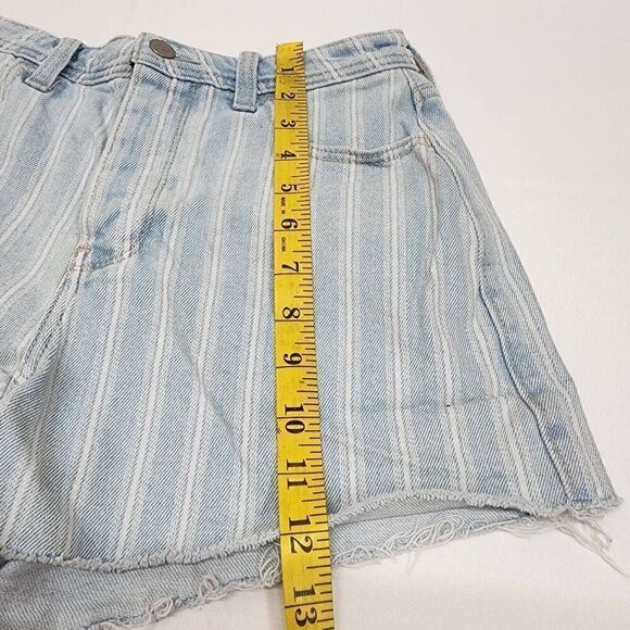 Hollister Ultra High Rise Mom Shorts Denim Size 5 - Picture 4 of 6